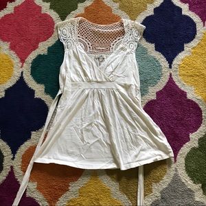 Lei XL white crochet back surplice tank top